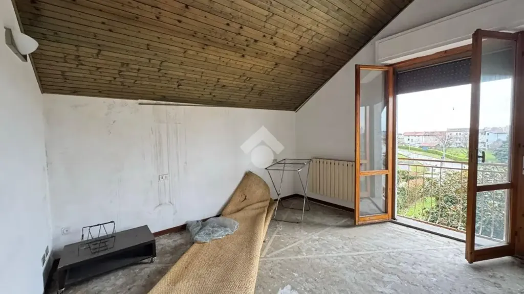 Pièces - Mansard Apartment with Central Location in Marano Ticino