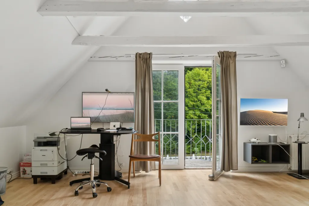 Kabinet - Villa with Equestrian Facilities in Hillerød