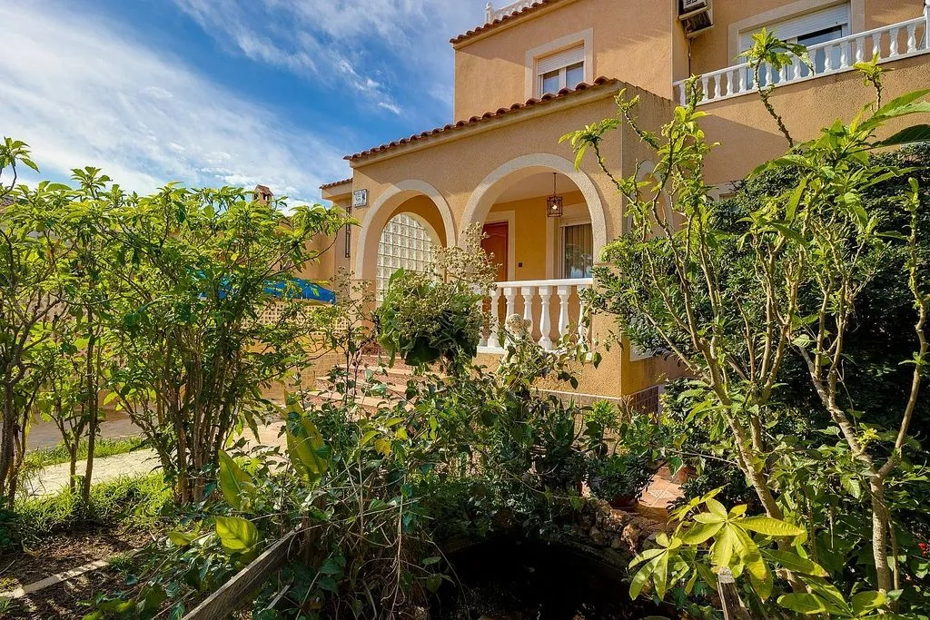 Välivaade - Chalet with Pool and Terrace in El Chaparral