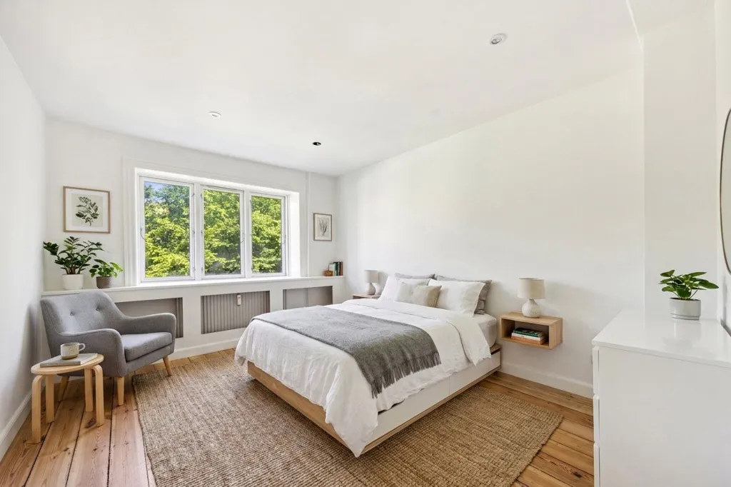 Bedrooms - Classical 5-Room Flat with Original Parquet in City Centre