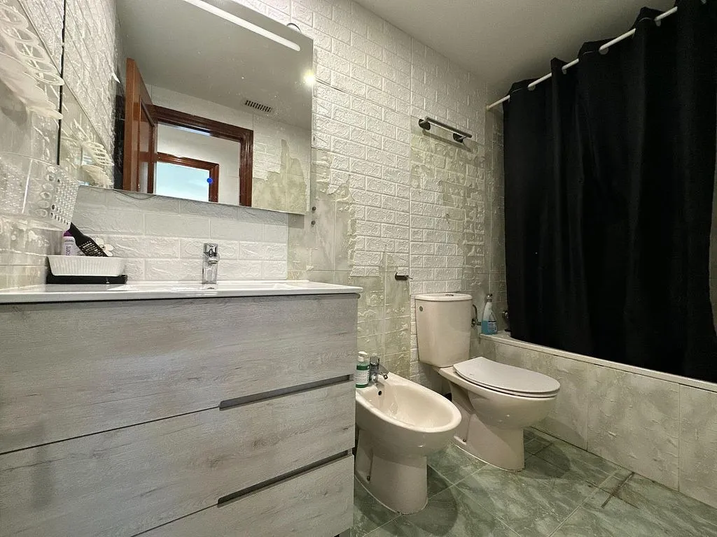 Salles de bain - Penthouse with Terrace in Valdefierro