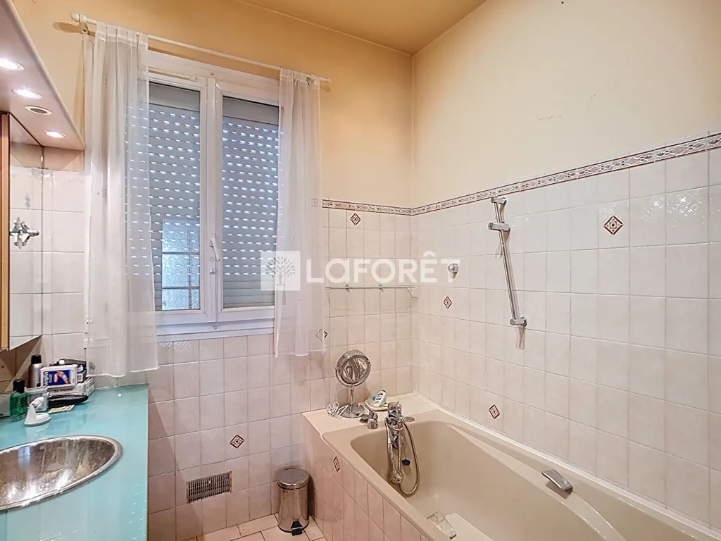 Salles de bain - Maison d'Architecte avec Garage à Lattes