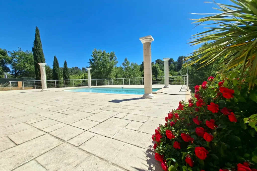 Piscine - Villa Provençale avec Piscine à La Motte
