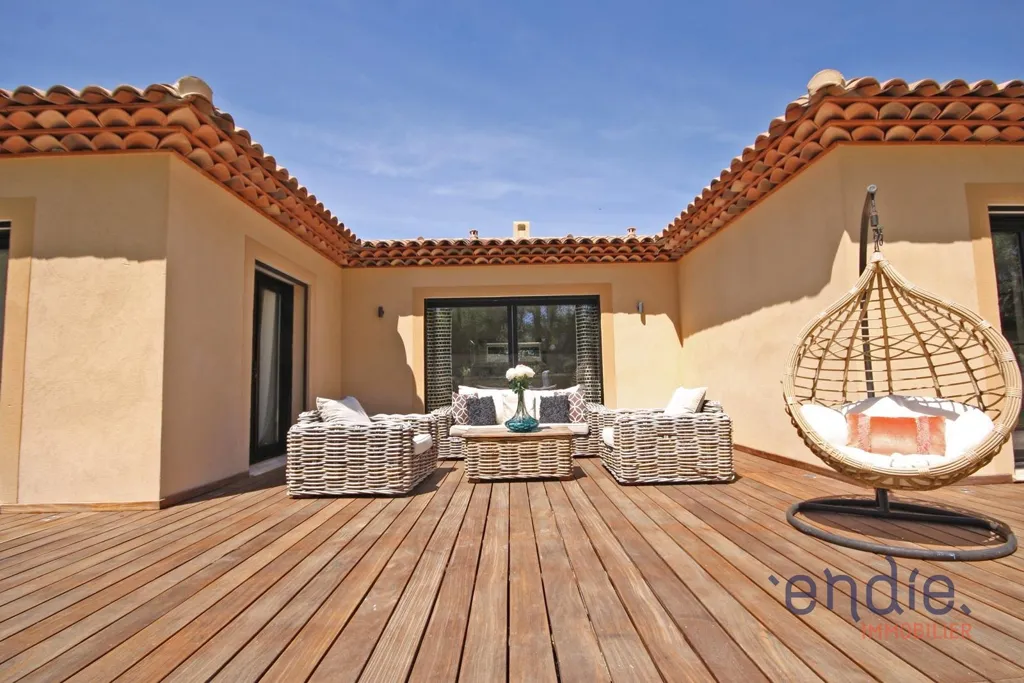 Terrasse - Villa avec Piscine à Lorgues