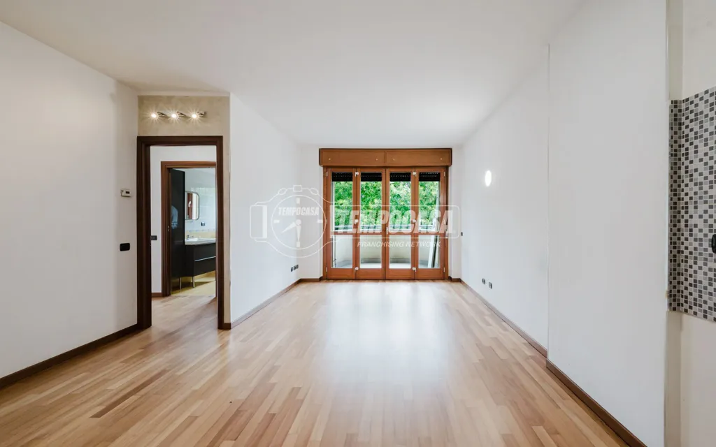 Pièces - Two-Bedroom Apartment with Balcony in Trezzano Sul Naviglio