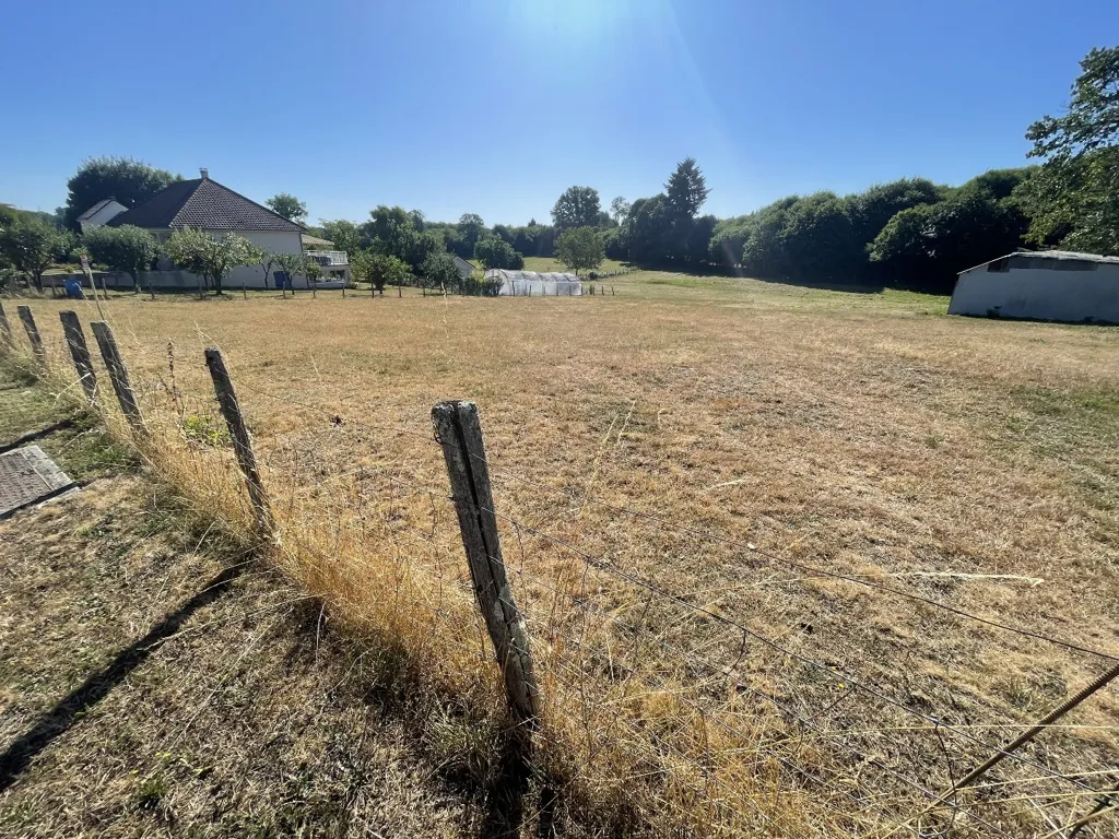 Aed - Buildable Plot in Quiet Glandon