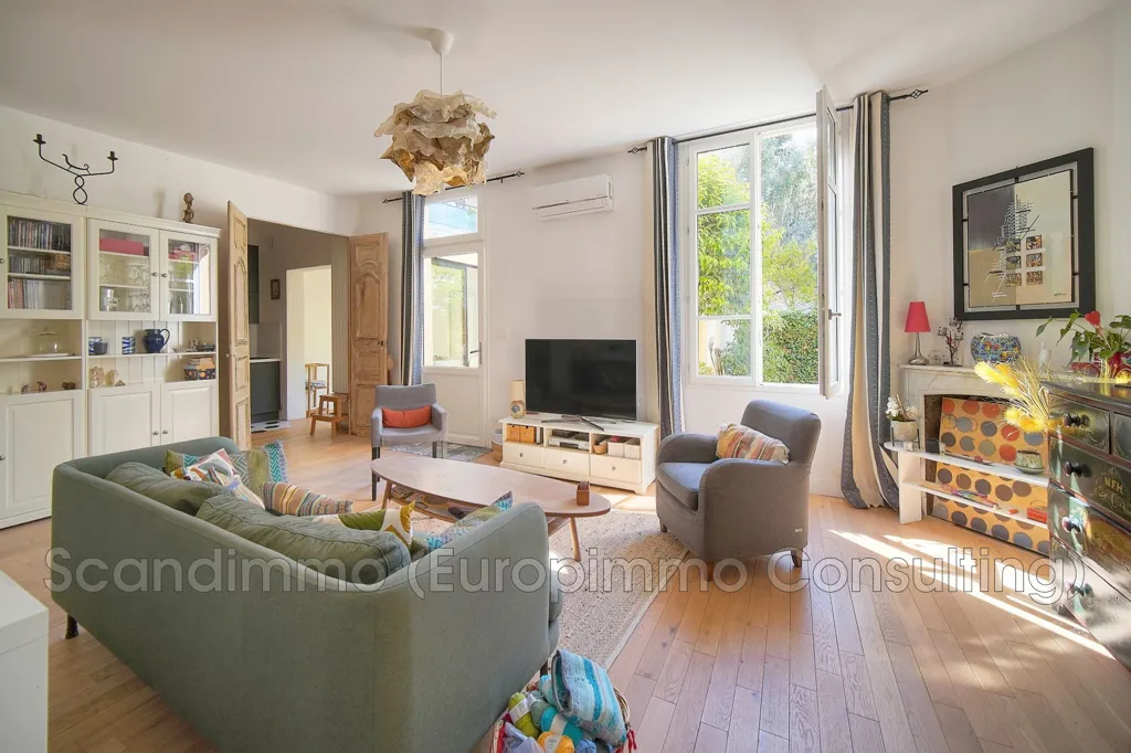 Living Room - Luxury Flat with Private Garden in Cannes