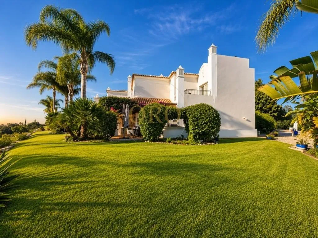 Aed - Luxury Villa with Golf Views in Lagoa