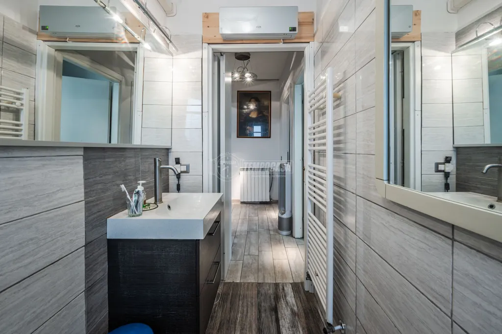 Salles de bain - Rustic Bilocale with Balcony in Correggio
