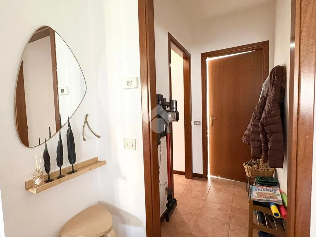 Ingresso - Appartamento con balcone in zona tranquilla a Gallarate