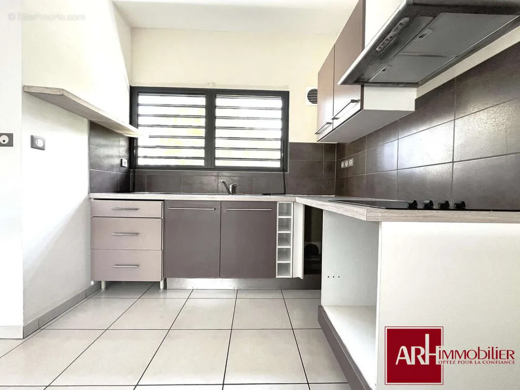 Cuisine - Appartement Traversant avec Terrasse à Saint-Paul