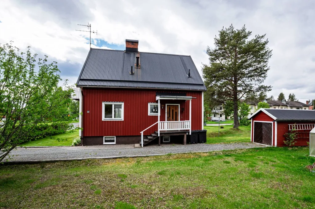 Esterno - Classic Red Brick Villa with Garden in Jörn