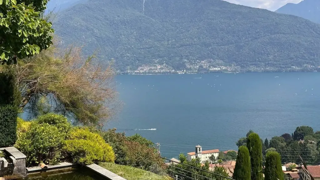 Aed - Rustic Lake View Apartment in Musso