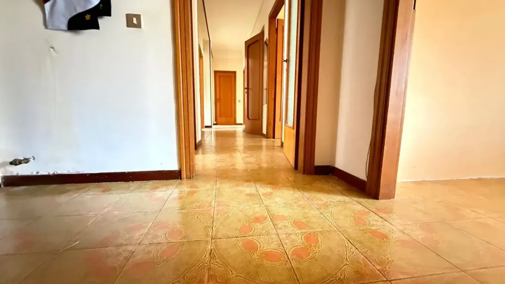 Esik - Apartment with Parking in Caserta