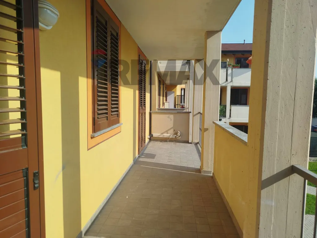 Rõdu - Modernised Triplex with Balcony in Vellezzo Bellini