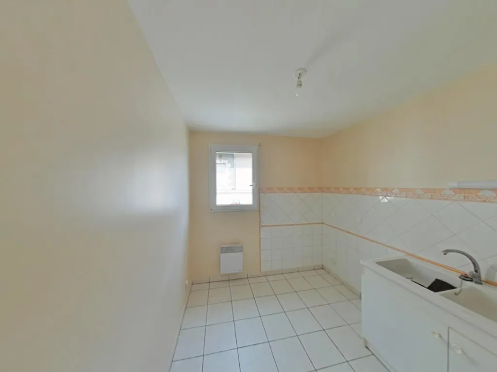 Cuisine - Appartement avec Garage au Centre-ville de Montmorillon