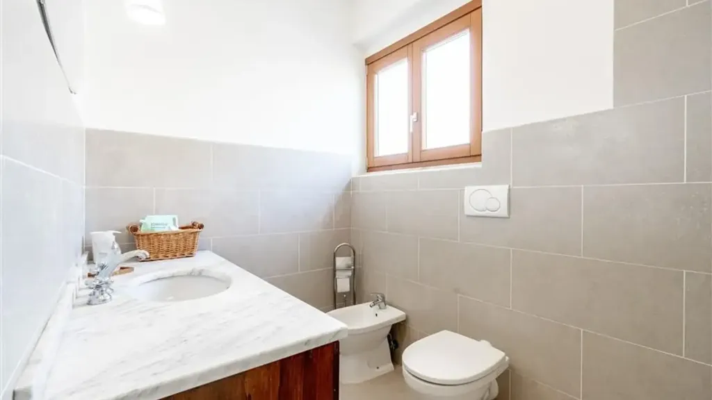 Salles de bain - Spacious Apartment with Garden in Montignoso