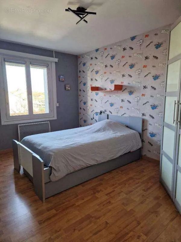 Maison 7 pièces à Menetrol