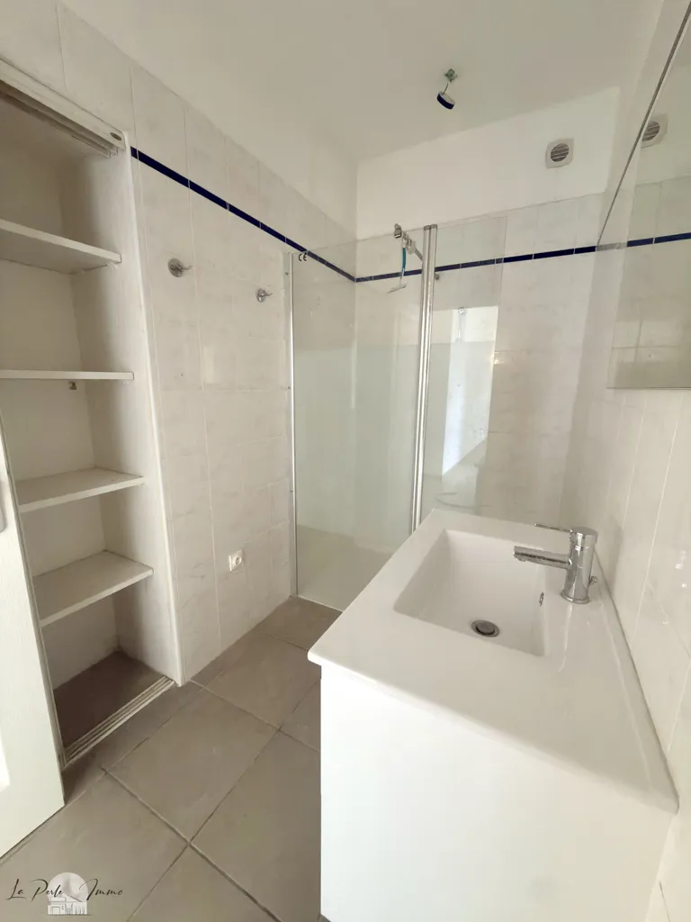 Salles de bain - Appartement F3 avec Parking à Perpignan