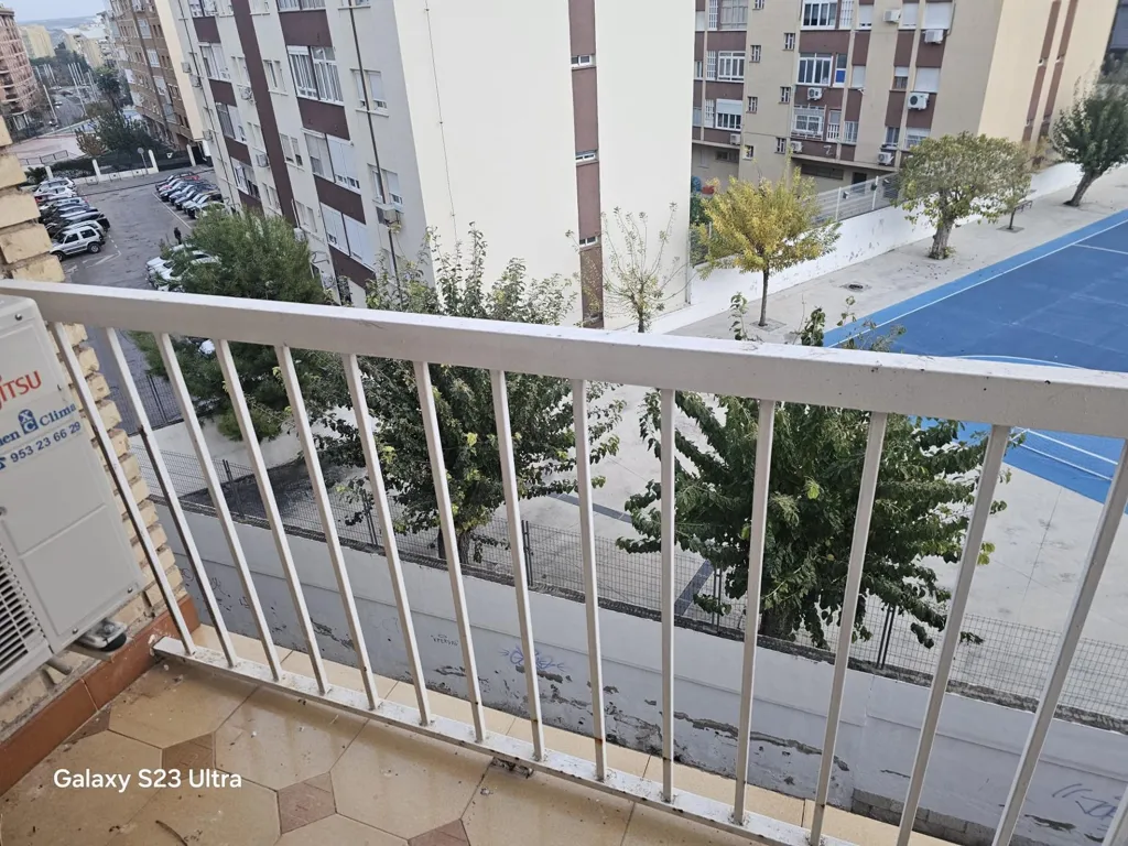 Balcon - Apartment with Balcony in Renfe Area
