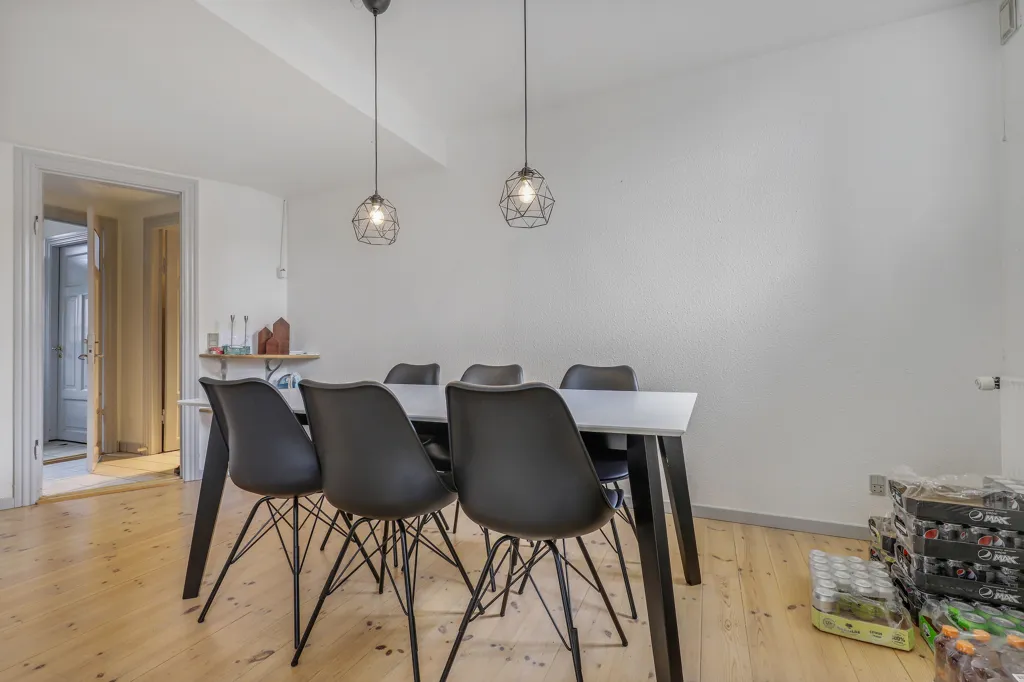 Salle à manger - Apartment with Dishwasher in Quiet Street