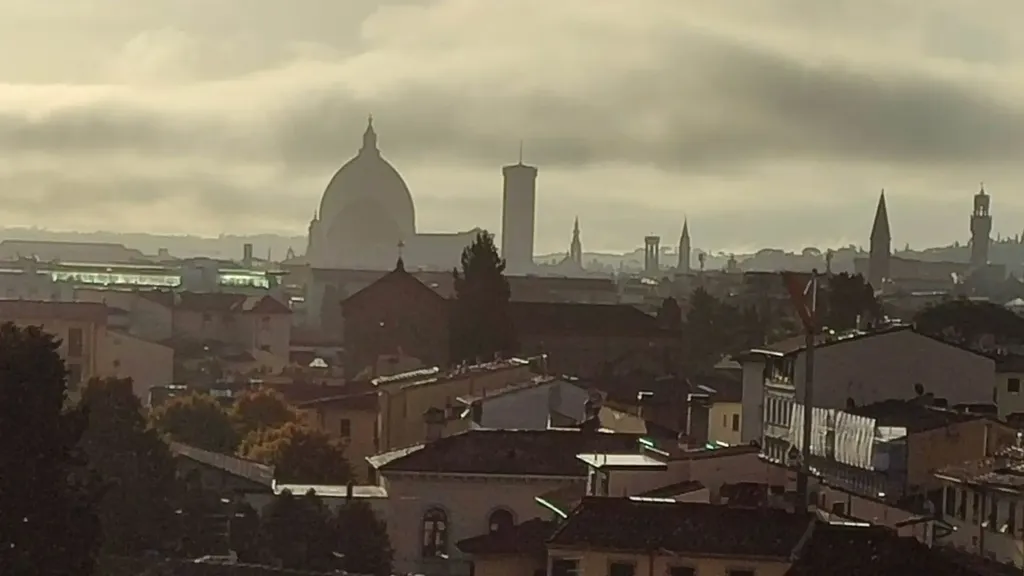 Modernised Triplex with Balcony in Florence