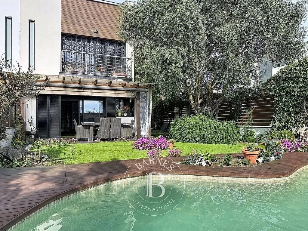 Piscine - Luxury House with Pool in Santa Susanna