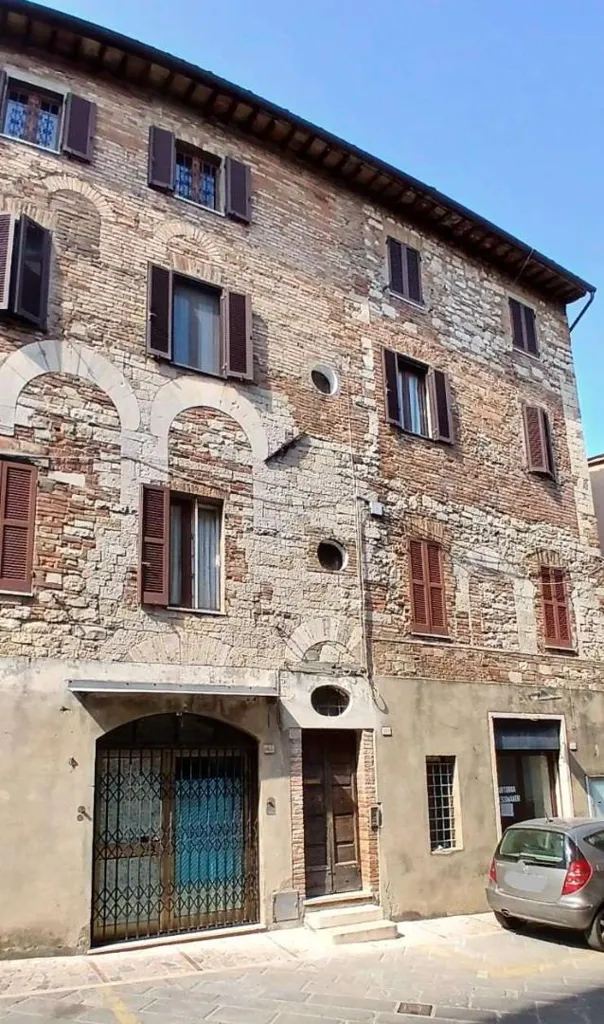 Rustic Trilocale with Balcony in Todi