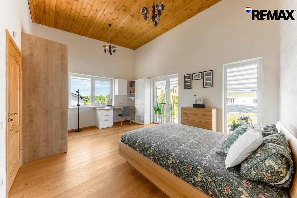 Magamistoad - Spacious 3-Bedroom Cottage with Terrace in Tarandė