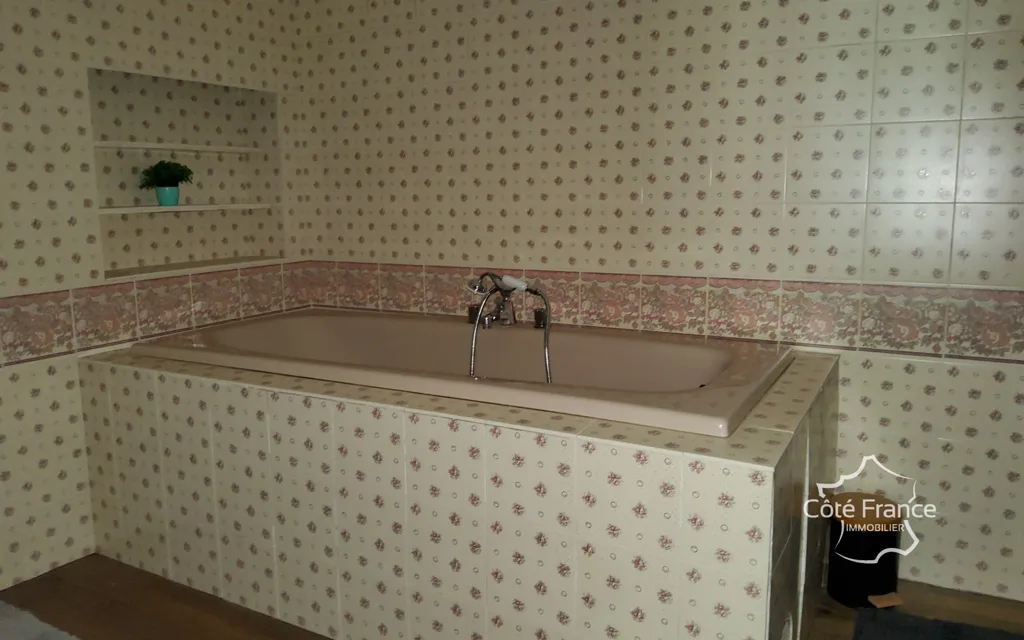 Bathrooms - 7-room house in Monthermé