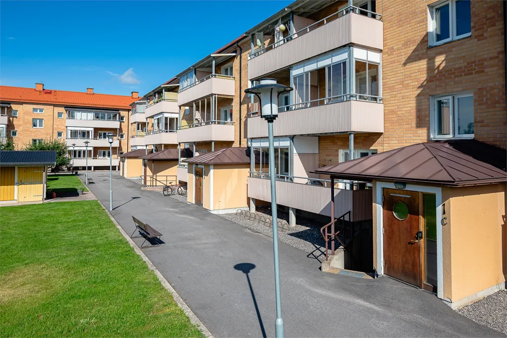 Välivaade - Bright Two-Bedroom Flat with South-Facing Balcony in Katrineholm