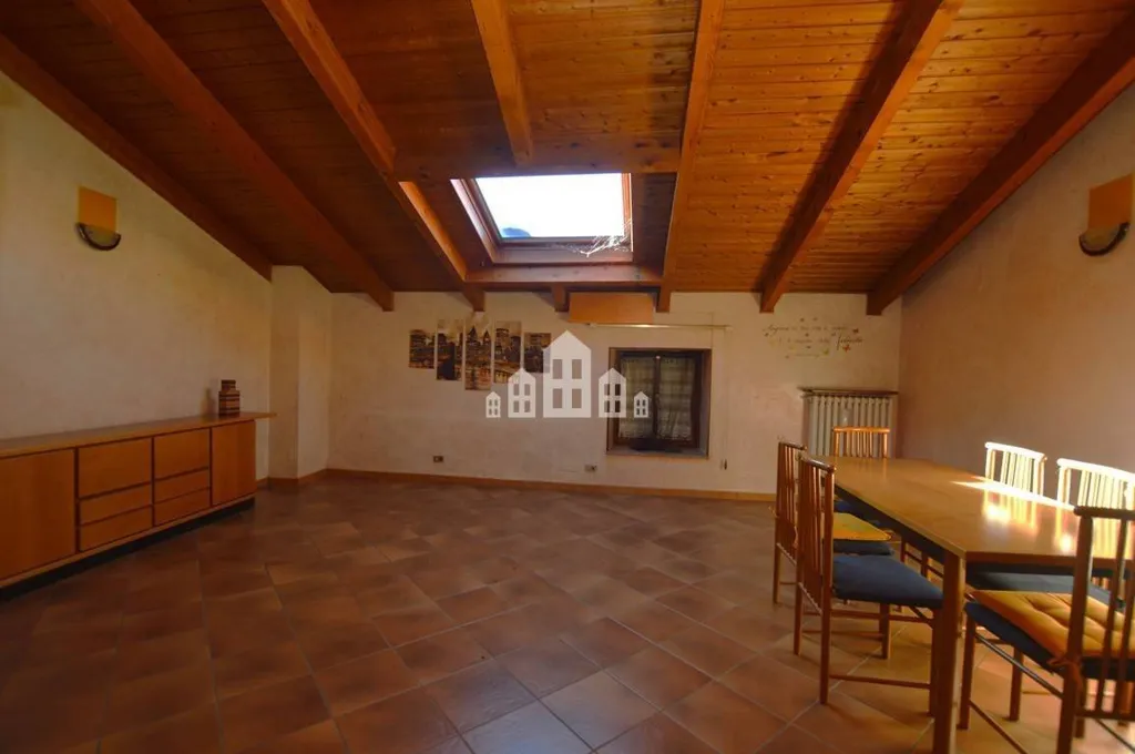Salle à manger - Historic Building with Central Location in Rivara