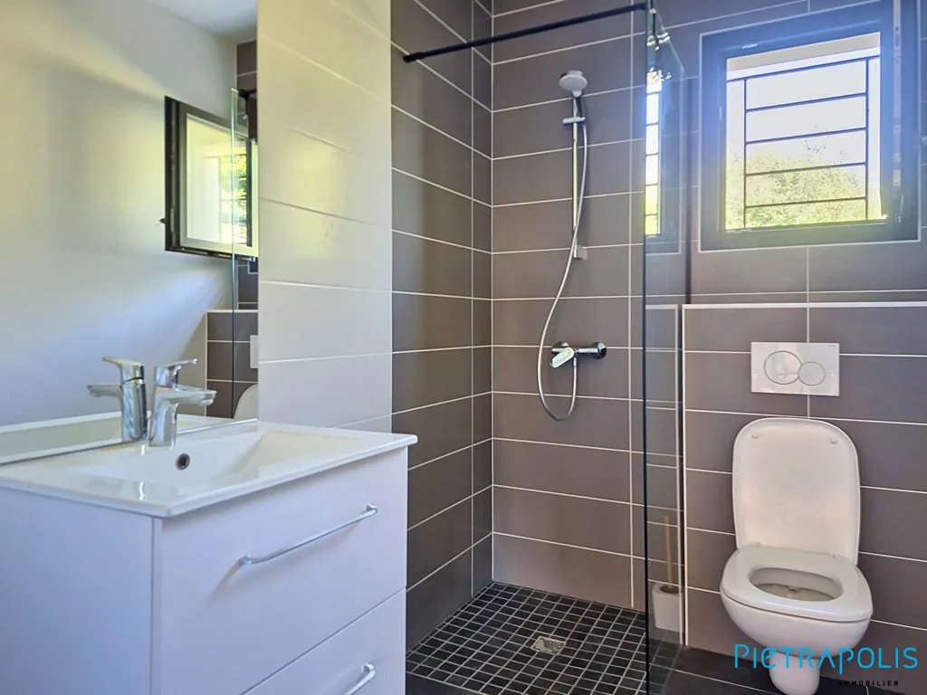Salles de bain - Villa Contemporaine avec Vue Alpes à Challex