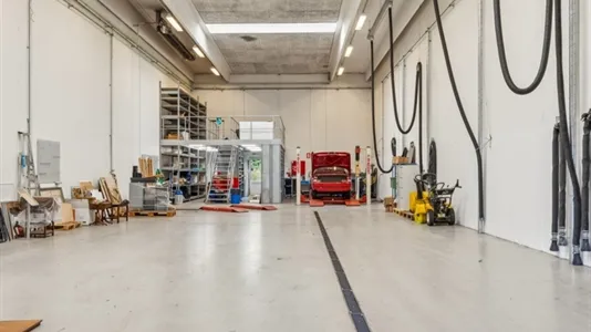 Garage - Logistics Property with Strategic Location in Kolding