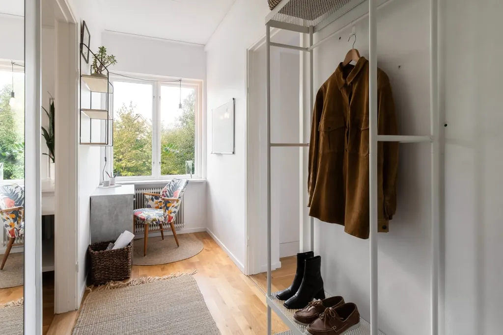 Ingresso - Apartment with West-Facing Balcony in City Proximity