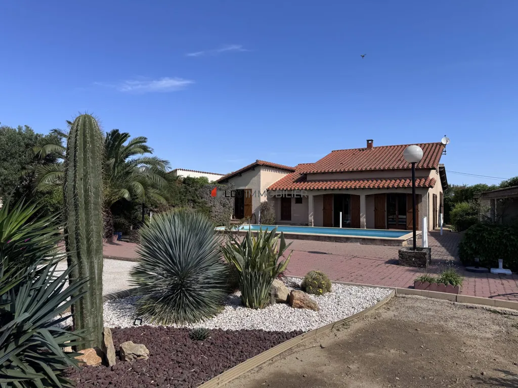 Bassein - Architect's Villa with Pool in Saint-Hippolyte