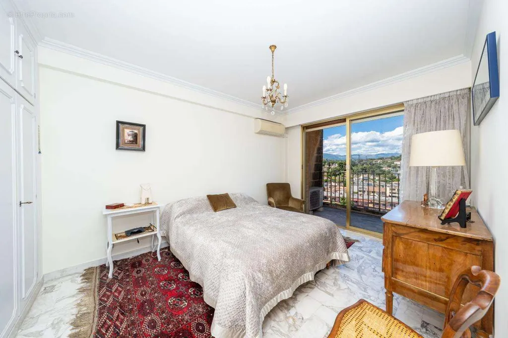 Chambres - Appartement avec Vue Mer et Piscine au Cannet