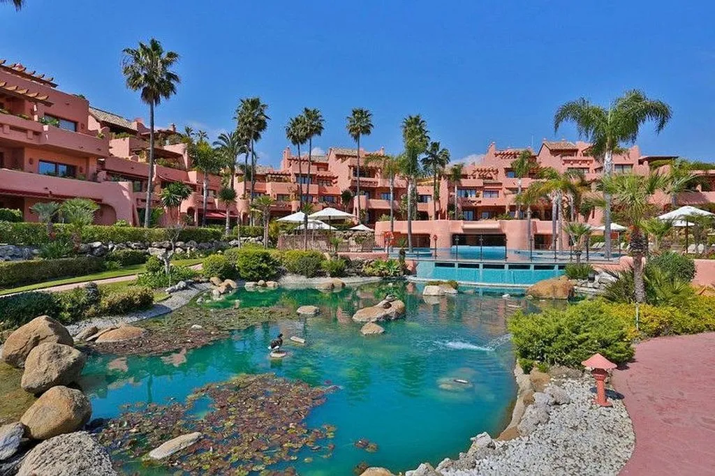 Bassein - T2 Apartment with Pool in El Padrón, Estepona