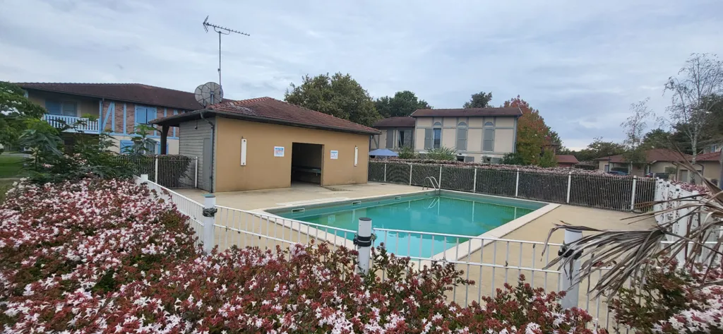 Bassein - 3-Bed Flat with Pool in Aureilhan