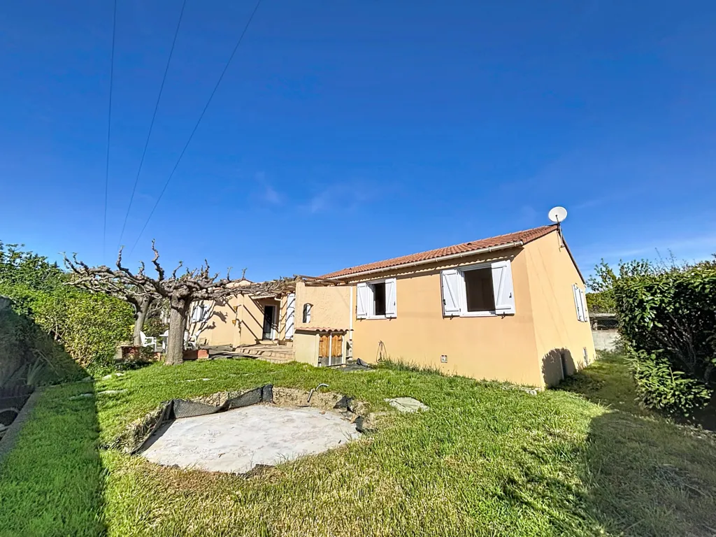 Jardin - Villa de plain-pied avec terrasse à Meynes
