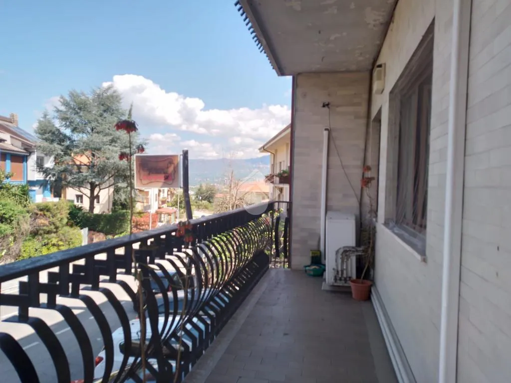 Balcon - Apartment with Balcony in Castrolibero