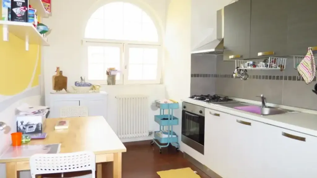 Cuisine - Rear-Facing Apartment with Mountain View in Trento