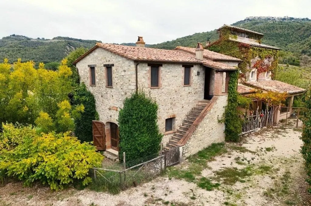 Õhuvaade - Country House with Lake View in Baschi, Umbria