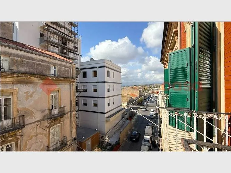 Balcon - Five-bedroom Apartment in Syracuse