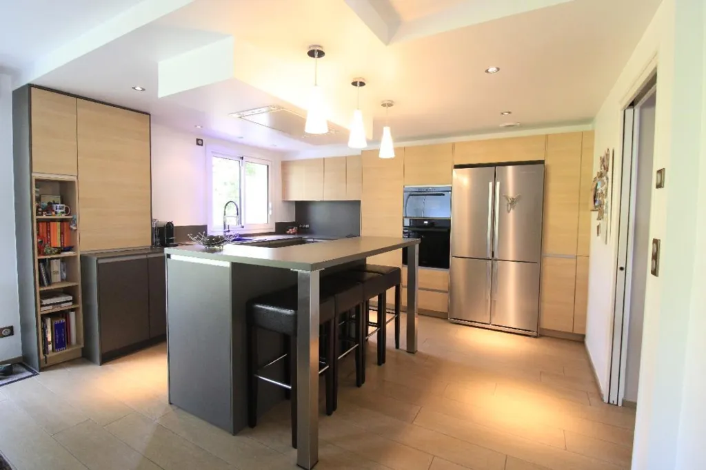 Kitchen - Traditional House with Garden in Montgeron
