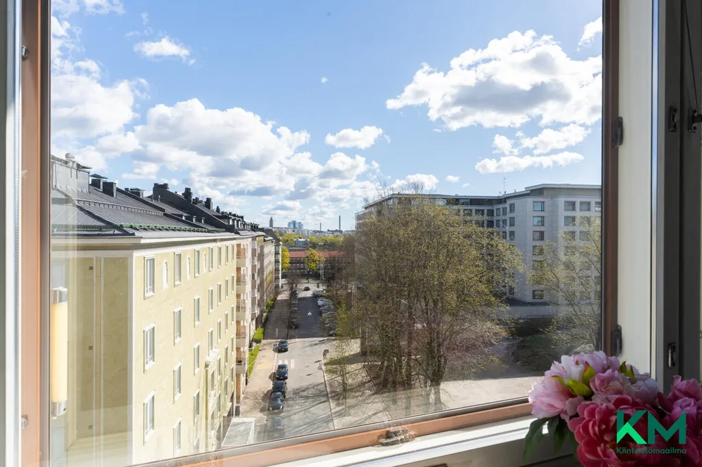 Balcony - Upper Floor Apartment with Park View in Töölö