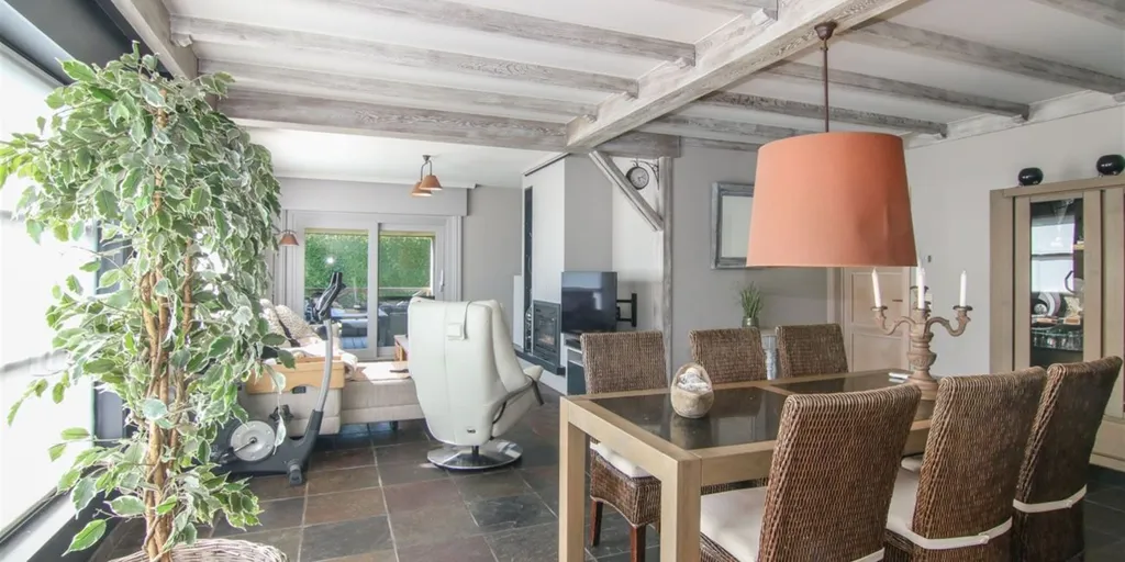 Söögituba - Ground Floor House with Warehouse in Gullegem