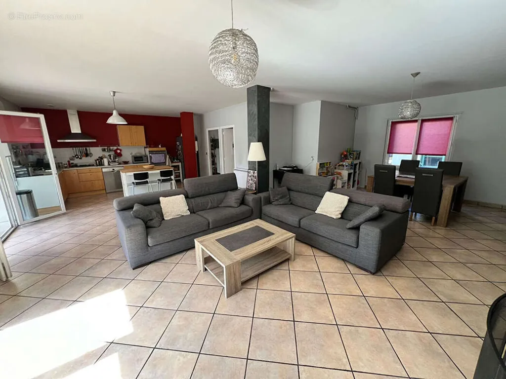 Elutuba - Charming House with Park View in Parilly