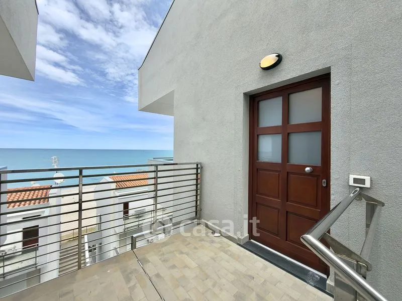 Balcon - Seafront Apartment with Terrace in Torino di Sangro