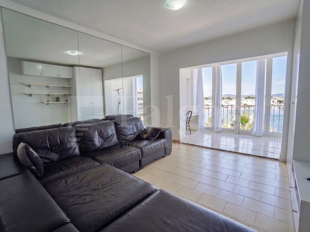 Soggiorno - Apartment with Lake View in Empuriabrava